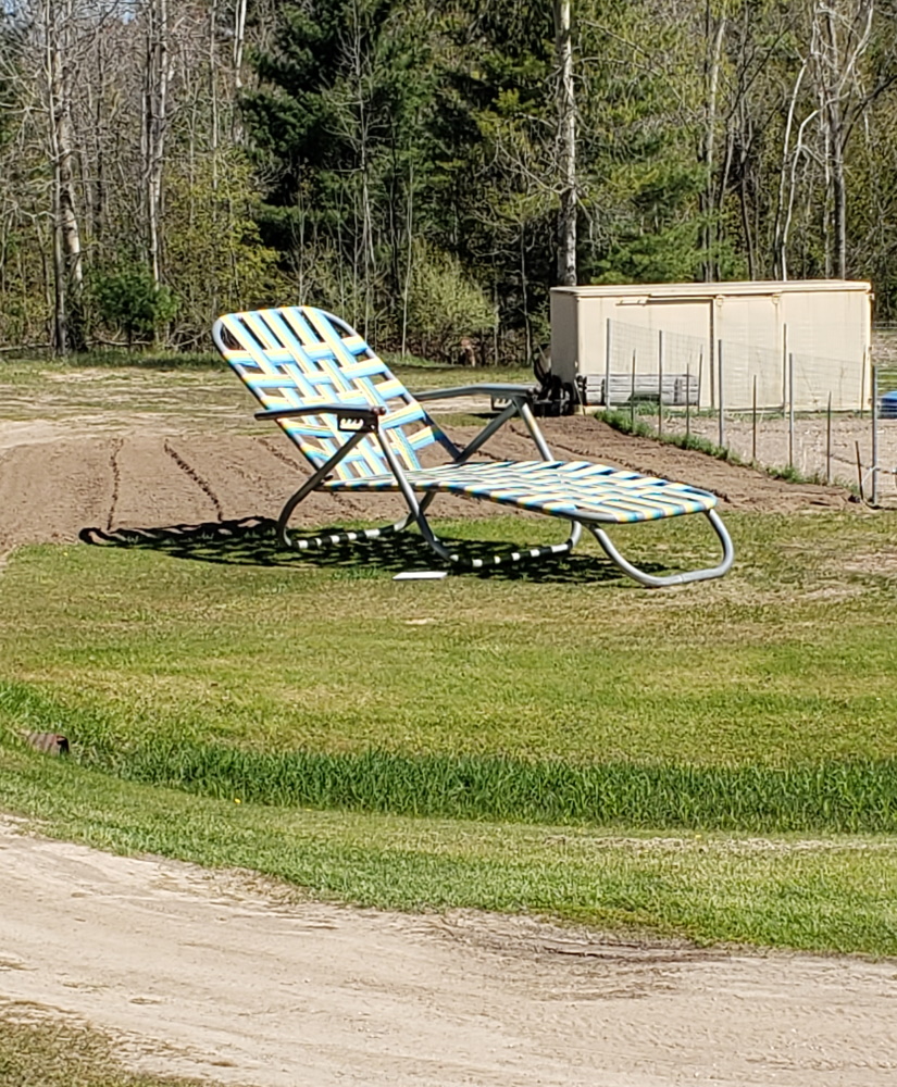 Giant lawn chair